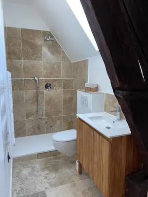 Salle de bains dans l'établissement Gîte Les 27