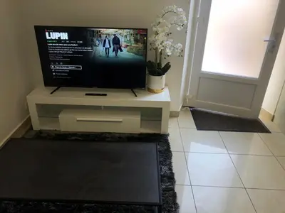 Télévision ou salle de divertissement dans l'établissement Apparemment 003