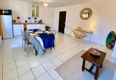 Cuisine ou kitchenette dans l'établissement Sur le port de plaisance - proche plage et centre
