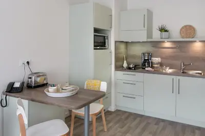 Cuisine ou kitchenette dans l'établissement DOMITYS Les Mosaïques