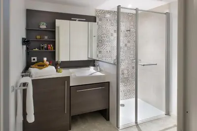 Salle de bains dans l'établissement DOMITYS Les Mosaïques