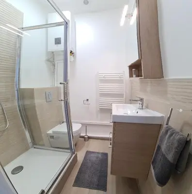 Salle de bains dans l'établissement Cosy Studio au coeur de Rouen
