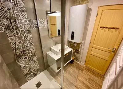 Salle de bains dans l'établissement Le Confort Normand - Sur les quais & proxy plage - Chaleureux - Full équipé & netflix - Parking gratuit