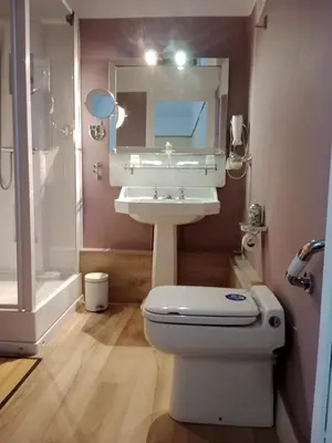 Salle de bains dans l'établissement Chambre d'hôtes au manoir proche mer