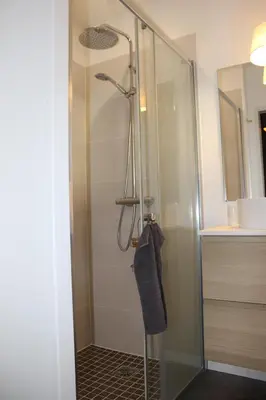 Salle de bains dans l'établissement Gîte avec bain nordique dans la campagne brayonne pour 2 personnes