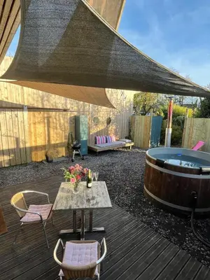 Plan de l'établissement Gîte avec bain nordique dans la campagne brayonne pour 2 personnes
