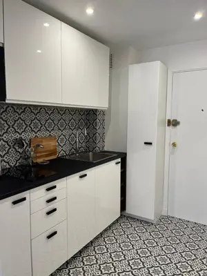 Cuisine ou kitchenette dans l'établissement STUDIO PROCHE PARIS VERSAILLES