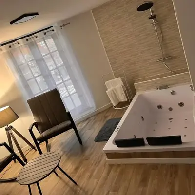 Magnifique Loft 35m2 Jacuzzi RVB NIGHT 1 ÉTABLISSEMENT FERMÉ DEFINITIVEMENT