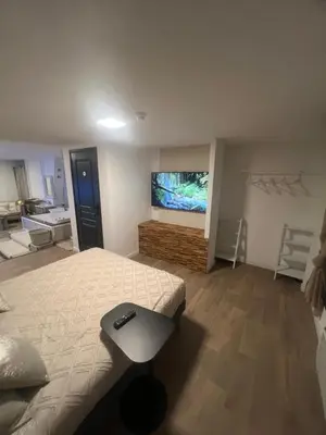 Un ou plusieurs lits dans un hébergement de l'établissement Loft ravissant 45m2 Jacuzzi RVB NIGHT 2 ÉTABLISSEMENT FERMÉ DÉFINITIVEMENT