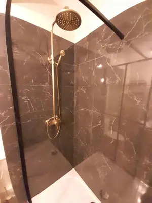 Salle de bains dans l'établissement Gite de la Reine Blanche