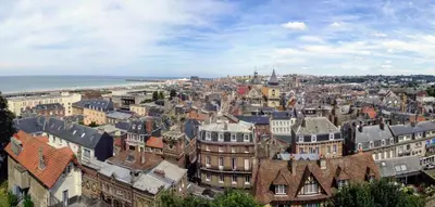 Vue générale sur Dieppe ou vue de la ville depuis l'appartement