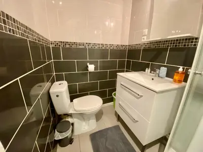 Salle de bains dans l'établissement L'essentiel, Studio Rouen proche gare - 053