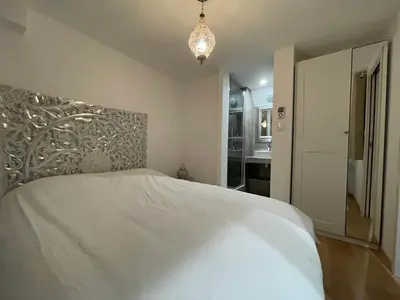 Un ou plusieurs lits dans un hébergement de l'établissement Duplex vieux marché quartier historique wifi/parking