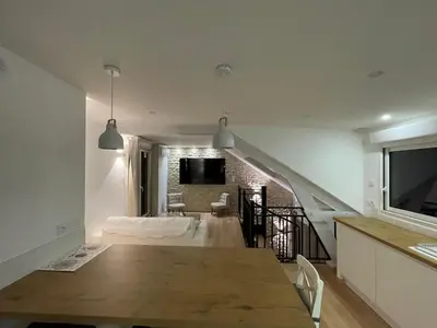Télévision ou salle de divertissement dans l'établissement Duplex vieux marché quartier historique wifi/parking