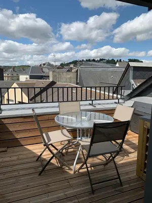 Balcon ou terrasse dans l'établissement Duplex vieux marché quartier historique wifi/parking
