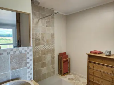 Salle de bains dans l'établissement Gîte équestre. Ferme des Essarts