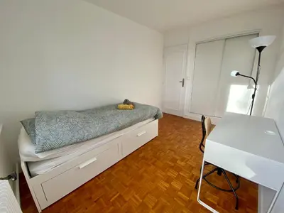 Un ou plusieurs lits dans un hébergement de l'établissement Appt T4 proche du centre - ville de Rouen - 045