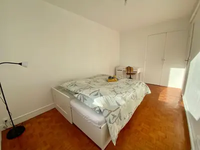 Un ou plusieurs lits dans un hébergement de l'établissement Appt T4 proche du centre - ville de Rouen - 045