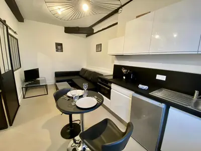 Cuisine ou kitchenette dans l'établissement Henry I - petit appartement lumineux - 014