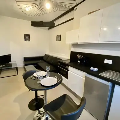 Henry I - petit appartement lumineux - 014