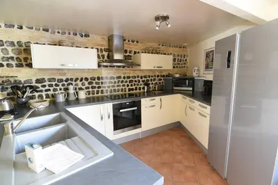 Cuisine ou kitchenette dans l'établissement Les Falaises de l'Estran