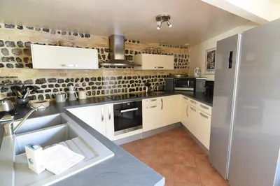 Cuisine ou kitchenette dans l'établissement Les Falaises de l'Estran