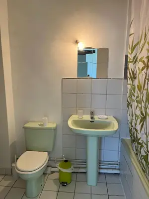 Salle de bains dans l'établissement Chez Virginie