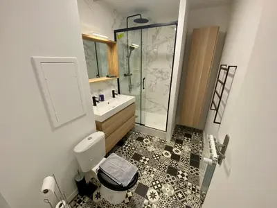 Salle de bains dans l'établissement Le cœur de Rive gauche - Superbe T3 - parking - 082