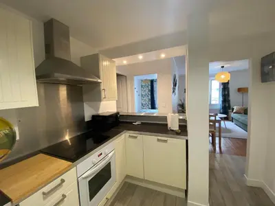 Cuisine ou kitchenette dans l'établissement L'Abri-gîte - Appartement moderne idéalement situé en centre ville BY HOLIDIEPPE
