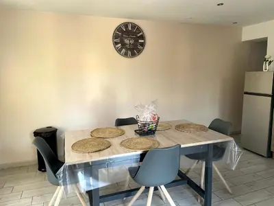Cuisine ou kitchenette dans l'établissement Agréable maison 3* en bord de mer