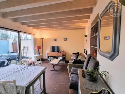 Télévision ou salle de divertissement dans l'établissement La Maison de Nicole