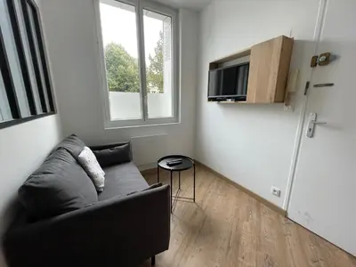 Télévision ou salle de divertissement dans l'établissement L'avalasse - Petit appartement centre de Rouen - 121