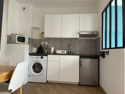 Cuisine ou kitchenette dans l'établissement L'avalasse - Petit appartement centre de Rouen - 121