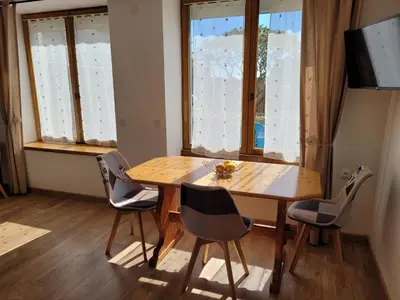 Télévision ou salle de divertissement dans l'établissement Ferme de Beaulieu, appartement avec jardin privatif