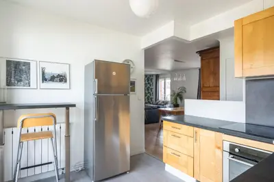 Cuisine ou kitchenette dans l'établissement Maison confortable, terrasse et jardin à Amiens