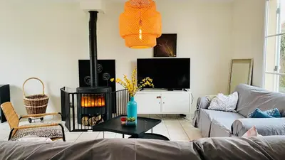 Coin salon dans l'établissement La Mandragora - Maison avec jardin et poêle à bois
