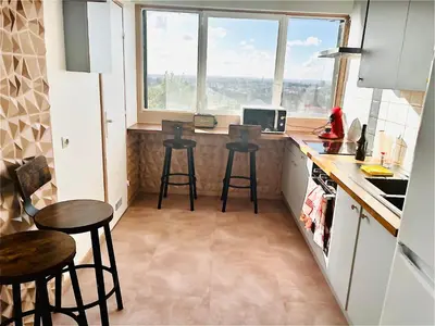 Cuisine ou kitchenette dans l'établissement Spacieux et confortable appartement en résidence