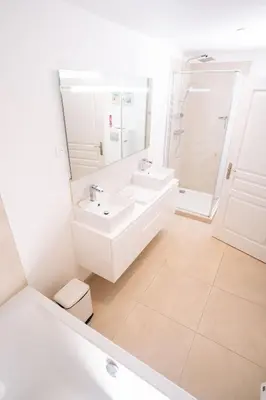 Salle de bains dans l'établissement L'Air Marin - appartement 5mn à pied port Tréport