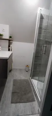 Salle de bains dans l'établissement Agréable chambre double avec salle d'eau privative