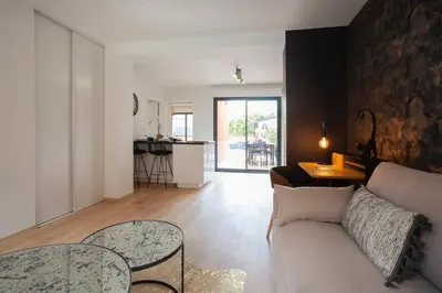 Coin salon dans l'établissement Appartement Les Jardins de Jules Verne - Côté Jardin