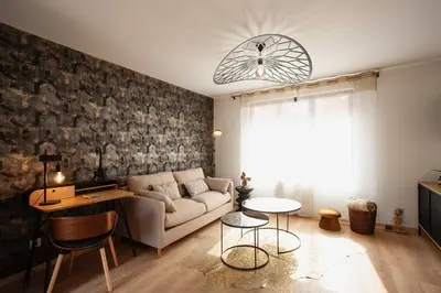 Coin salon dans l'établissement Appartement Les Jardins de Jules Verne - Côté Jardin