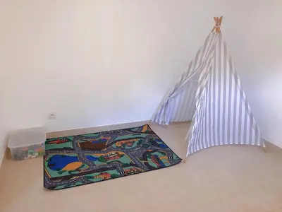 Un ou plusieurs lits dans un hébergement de l'établissement petite maison avec jardin dans banlieue de Paris