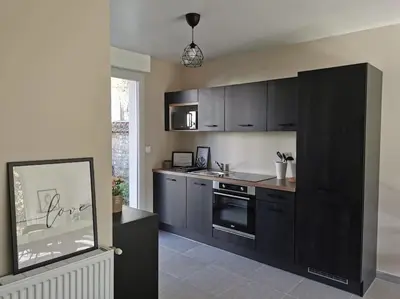 Cuisine ou kitchenette dans l'établissement Maison cosy entre Paris Rouen et Deauville