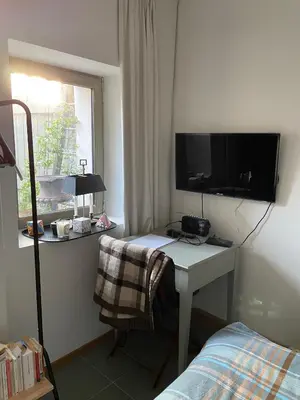 Télévision ou salle de divertissement dans l'établissement Suite privée avec accès jardin en coeur de village