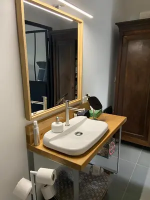 Salle de bains dans l'établissement Suite privée avec accès jardin en coeur de village