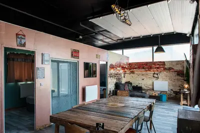 Cuisine ou kitchenette dans l'établissement Dormir à l'usine Loft industriel Atypique