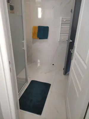 Salle de bains dans l'établissement L'annexe de l'usine Logement Moderne de campagne