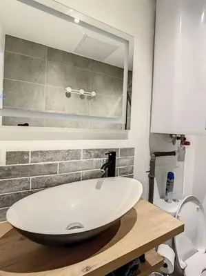 Salle de bains dans l'établissement STUDIO GARE AMIENS TOUT ÉQUIPÉ NETFLIX WIFI 2PERS