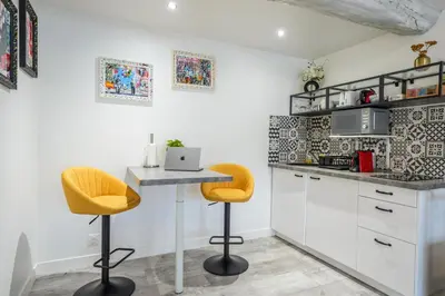 Cuisine ou kitchenette dans l'établissement Good vibes à Senlis