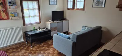 Télévision ou salle de divertissement dans l'établissement Le petit gîte de la Varenne